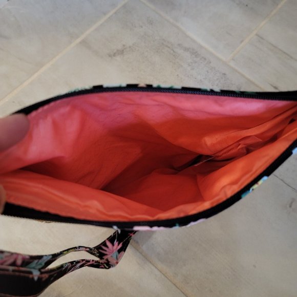 Vera Bradley Beach Crossbody Bag - Picture 6 of 9